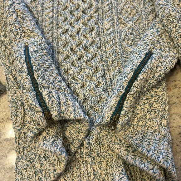 L.L.B. Signature Sweater Green & Cream - Picture 5 of 11